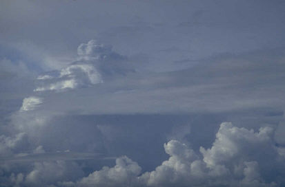 embedded thunderstorm, awan CB yang tersembunyi di antara awan lain.